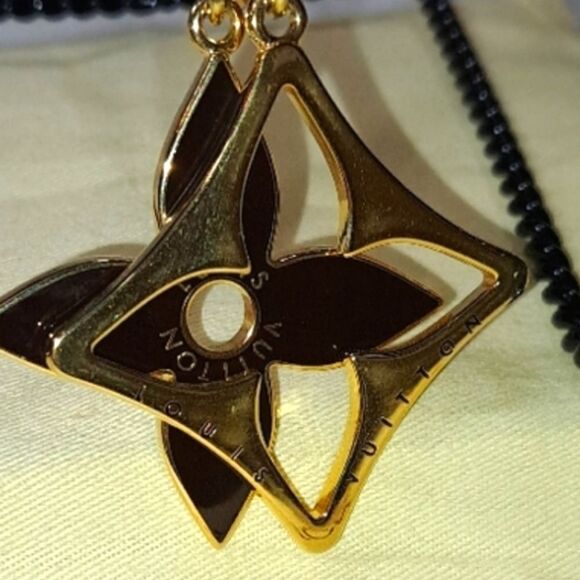 AUTHENTIC Louis Vuitton Puzzle Keyring with dustbag. NEW CONDITION - Picture 2 of 12